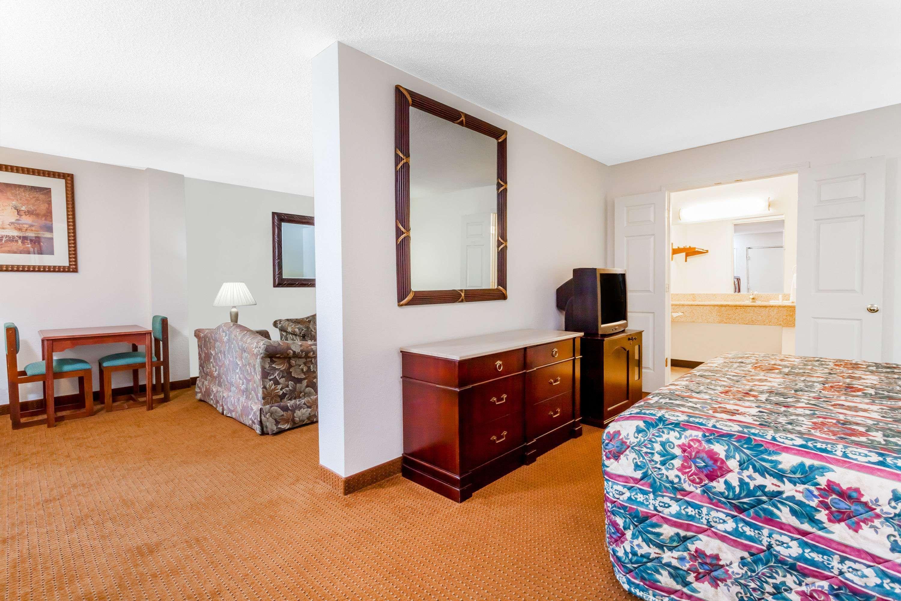 Rodeway Inn Owensboro Buitenkant foto