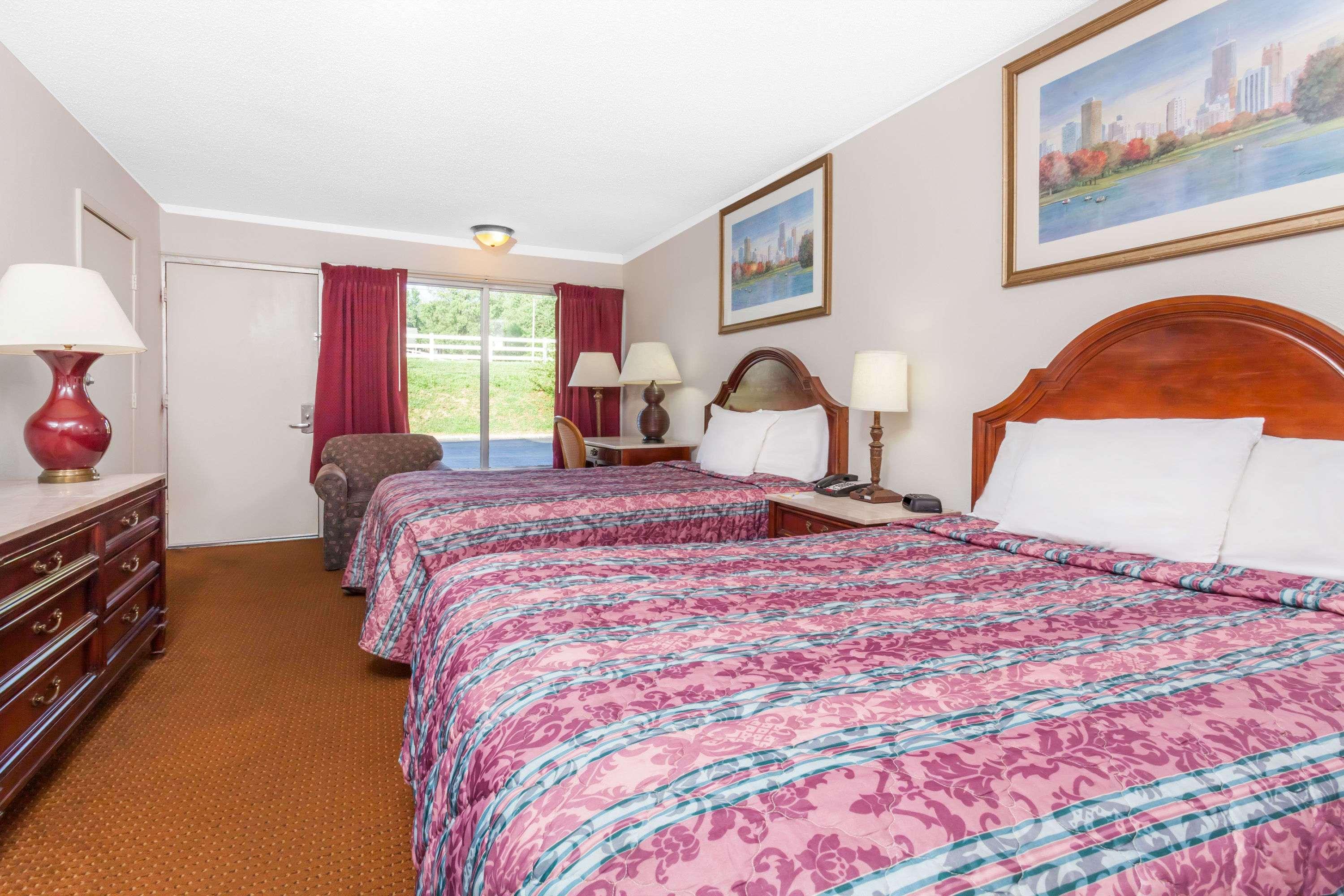 Rodeway Inn Owensboro Buitenkant foto